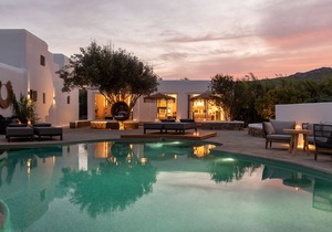 Olive Mykonos Villas - Honeymoon room with indoor jacuzzi