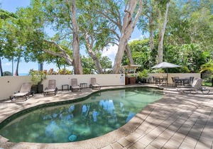 On Palm Cove Beachfront Apartments