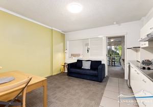 One Bedroom in the Centre of Kangaroo Point with Pool & Parking