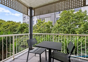 One Bedroom in the Centre of Kangaroo Point with Pool & Parking