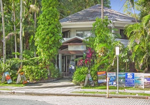 Palm Cove Beach Retreat in Palm Cove