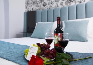 Phaedrus Living Modern Kriel Suites 303