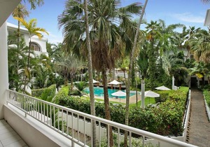 Poolside Apt. In Alamanda Resort 74