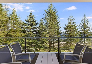 Rainbow Pacific Unit 15 - Beachfront unit a great spot for a family beach holiday with Wi-Fi Inc.