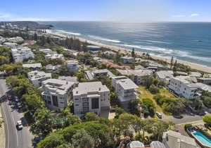 Relax in stylish comfort, Sunshine Beach