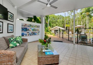 Seascape Holiday at the Queenslander