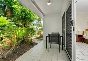 Seascape Holidays at The Queenslander Studio