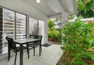 Seascape Holidays at The Queenslander Studio
