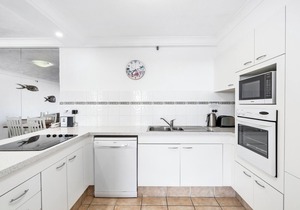 Sensational Beach & Ocean views. Free fast Wifi. Best Location