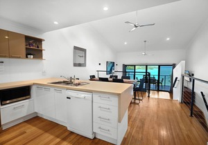 Shorelines 03 - Hamilton Island