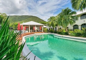 Spacious 1 Bedroom Mango Resort Apartment Palm Cove
