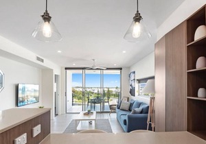 Spacious Waterfront apartment (opp Hospital)