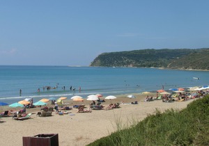 Studio apartment in detached Villa with Pool: (sleeps 2 or 3 )