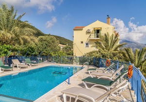 Studio 'Veronis 1' with Sea View, Shared Pool & Wi-Fi