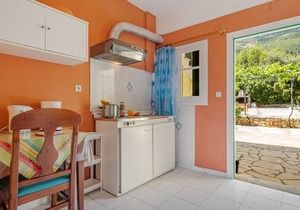 Studio 'Veronis 2' with Sea View, Shared Pool & Wi-Fi