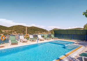 Studio 'Veronis 2' with Sea View, Shared Pool & Wi-Fi