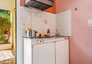 Studio 'Veronis 3' with Sea View, Shared Pool & Wi-Fi