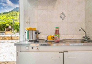 Studio 'Veronis 3' with Sea View, Shared Pool & Wi-Fi