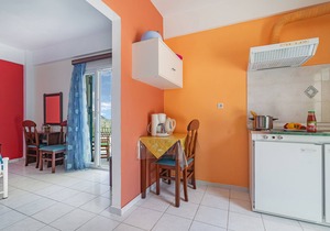 Studio 'Veronis 4' with Sea View, Shared Pool & Wi-Fi