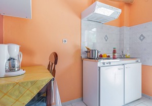 Studio 'Veronis 4' with Sea View, Shared Pool & Wi-Fi