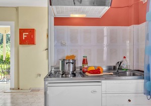 Studio 'Veronis 7' with Sea View, Shared Pool & Wi-Fi