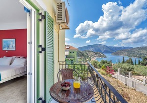 Studio 'Veronis 8' with Sea View, Shared Pool & Wi-Fi