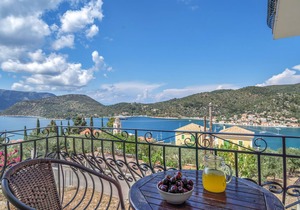 Studio 'Veronis 8' with Sea View, Shared Pool & Wi-Fi