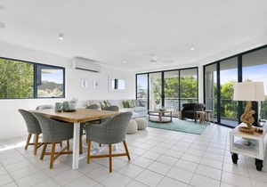 Sunny and spacious Sunshine Beach