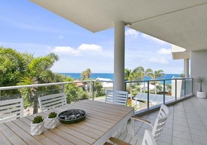 Sunny and spacious Sunshine Beach