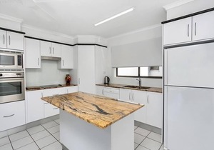 Superior Seaview 1 Bedroom Apartment With Seaview's