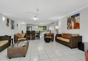 Superior Seaview 1 Bedroom Apartment With Seaview's