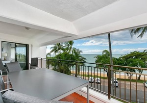 Superior Seaview 1 Bedroom Apartment With Seaview's