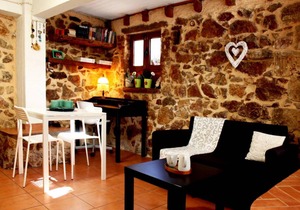 Sweet stone apartment in Imittos