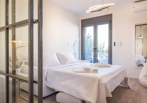 Syntagma modern new flat, large balcony with view