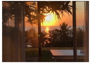 THE GRASSY KNOLL Panoramic Beach Apartment - Sunrise Beach