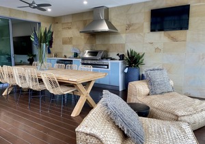 The Palm - Beachside Home with Heated Pool, Cinema & Games Room