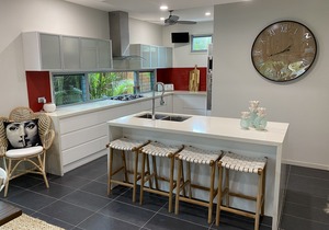 The Palm - Beachside Home with Heated Pool, Cinema & Games Room