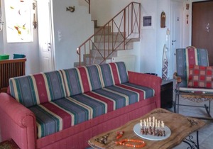 Three-Bedroom Apartment in Theologos