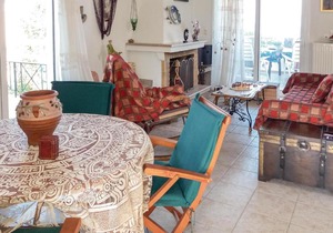 Three-Bedroom Apartment in Theologos