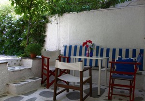 To Spitaki Main Building