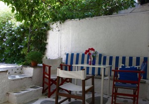 To Spitaki Main Building