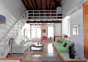 To Spitaki Main Building