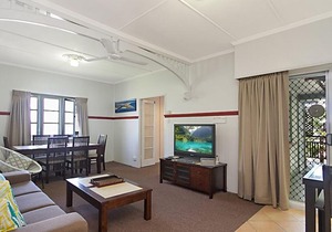 Tondio Terrace Flat 1 - Neat and tidy budget accommodation, easy walk to the beach