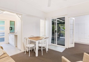 Tondio Terrace Flat 2- Budget and family friendly accommodation Rainbow Bay Coolangatta