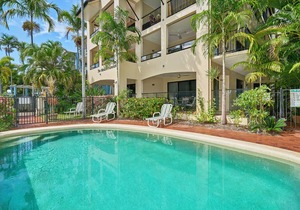Top Floor 2 Bedroom Mediterranean Apartment overlooking Yorkeys Knob beach.
