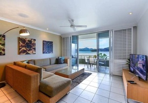 Top Floor Hibiscus Apartment 208