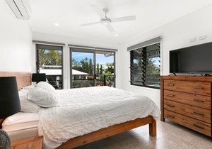 Tropical Beachside Oasis in Clifton Beach
