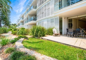 Unit 8 Plantation Resort - Rainbow Beach. Plantation Resort. Air conditioned. Wifi. Pool and outdoor
