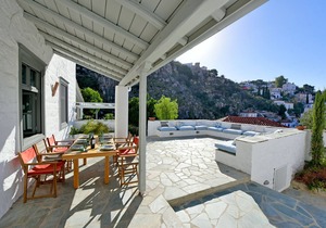 Villa Alma - Large spacious house close to the port