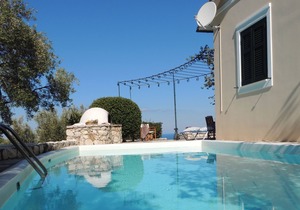 Villa Olea - Nice Villa With Large Verandah And Swimming Pool